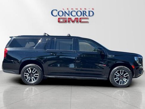 Used 2023 GMC Yukon XL AT4 w/ Technology Package AWD/4WD image 3