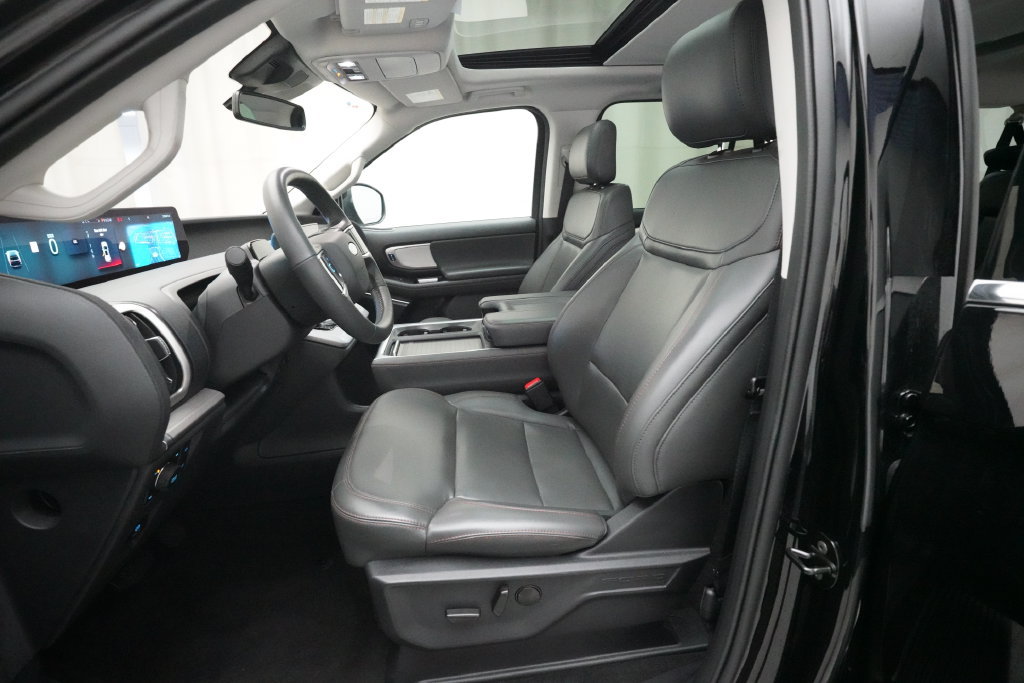 Used 2025 Ford Expedition Max Active AWD/4WD image 7