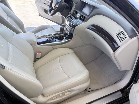 Used 2011 INFINITI M37 w/ Premium Pkg RWD image 10