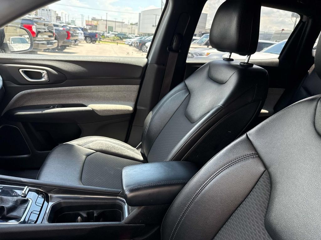 Used 2024 Jeep Compass Latitude AWD/4WD image 15