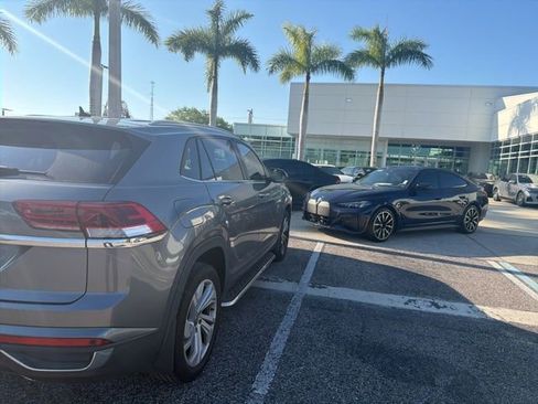 Used 2020 Volkswagen Atlas Cross Sport SE w/ Towing Package image 16