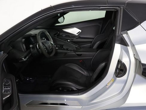 Used 2021 Chevrolet Corvette Stingray Premium Conv w/ Z51 Performance Package RWD image 32