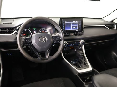 Used 2021 Toyota RAV4 XLE FWD image 2