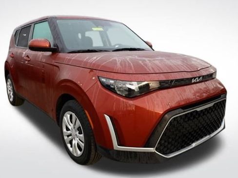 Used 2024 Kia Soul LX image 2