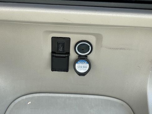 Used 2015 Toyota Sienna XLE Premium FWD image 32