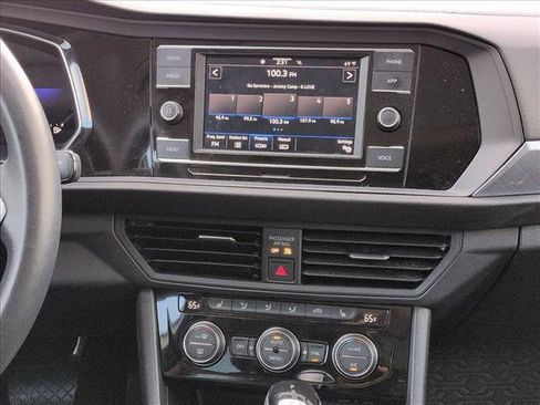 Used 2023 Volkswagen Jetta SE image 14