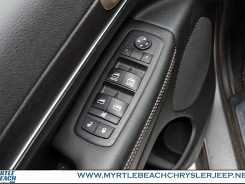 Used 2017 Jeep Grand Cherokee Limited image 16