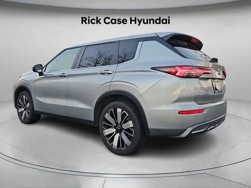 Used 2025 Mitsubishi Outlander SE image 7