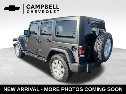 Used 2017 Jeep Wrangler Unlimited Sahara w/ Dual Top Group AWD/4WD image 3