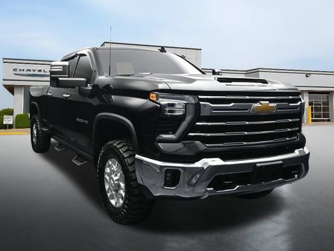 Used 2024 Chevrolet Silverado 2500 LTZ AWD/4WD image 7