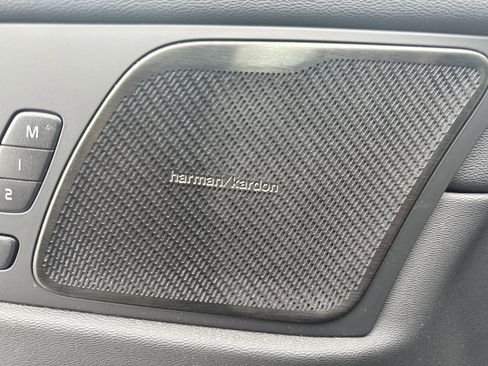 Used 2023 Volvo XC60 B5 Plus w/ Climate Package image 25