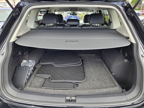 Used 2023 Volkswagen Tiguan SE AWD/4WD image 27