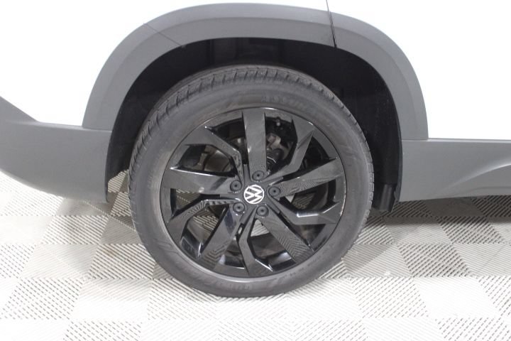 Used 2022 Volkswagen Taos SE w/ Panoramic Sunroof Package FWD image 45