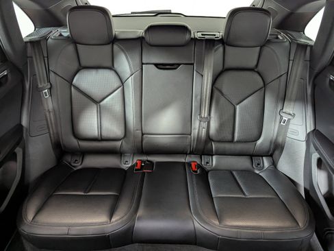 Used 2024 Porsche Macan image 13