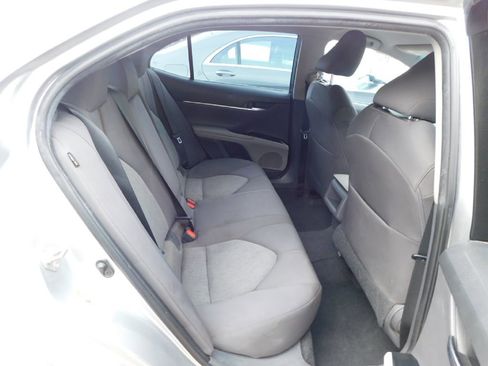 Used 2018 Toyota Camry LE image 36