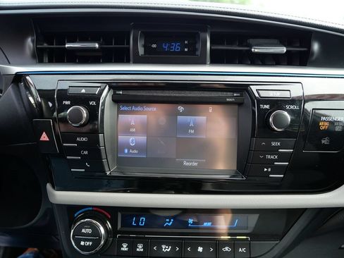 Used 2016 Toyota Corolla LE FWD image 14