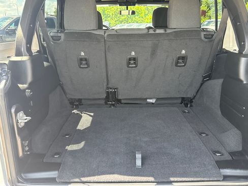 Used 2025 Jeep Wrangler Unlimited Sport AWD/4WD image 19