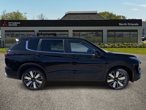 New 2026 Mitsubishi Outlander SE image 6