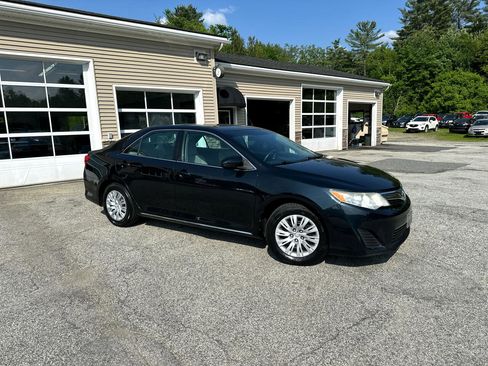 Used 2014 Toyota Camry SE image 3