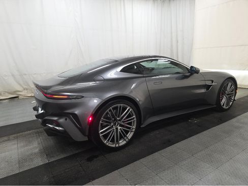 Used 2025 Aston Martin V8 Vantage Coupe RWD image 6