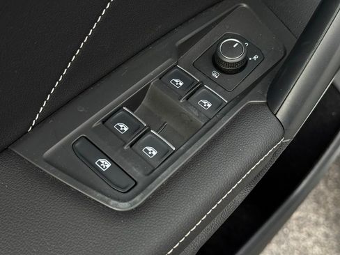 Used 2023 Volkswagen Tiguan SE w/ Panoramic Sunroof Package FWD image 14