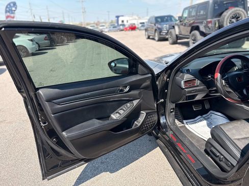 Used 2018 Honda Accord Sport image 18