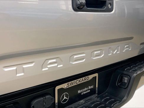 Used 2022 Toyota Tacoma TRD Off-Road image 14