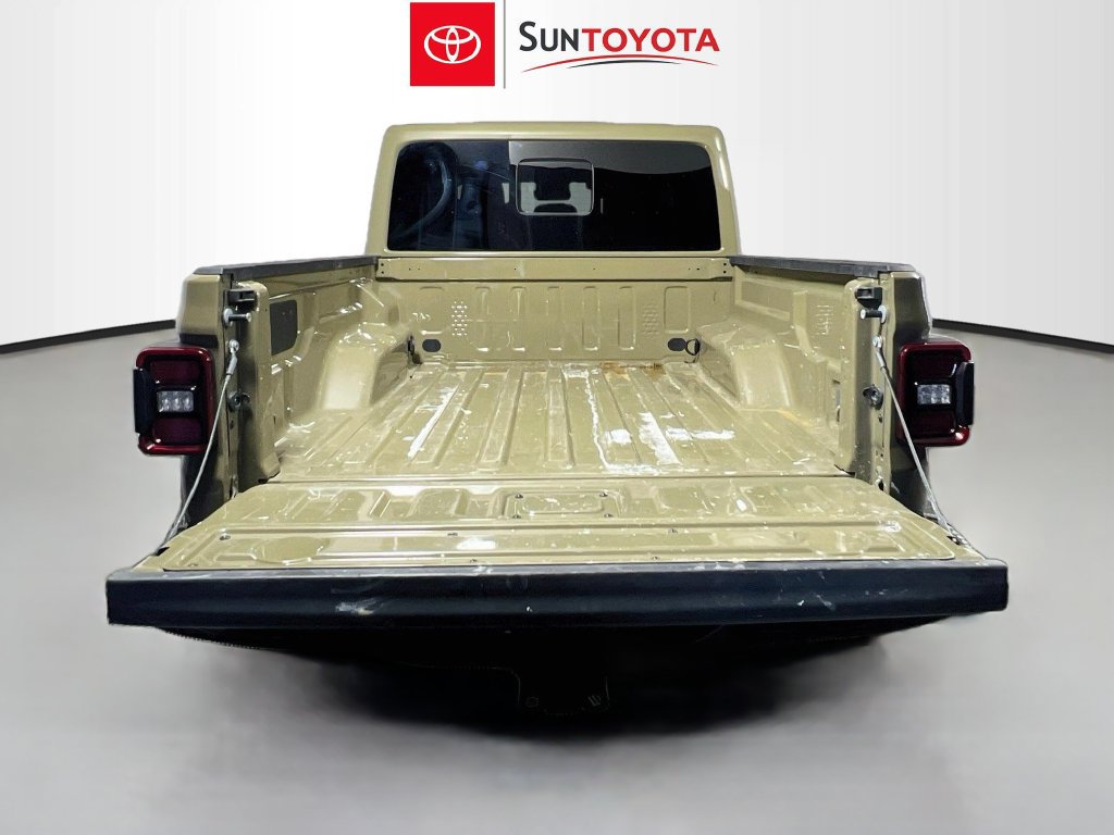 Used 2025 Jeep Gladiator Mojave AWD/4WD image 32