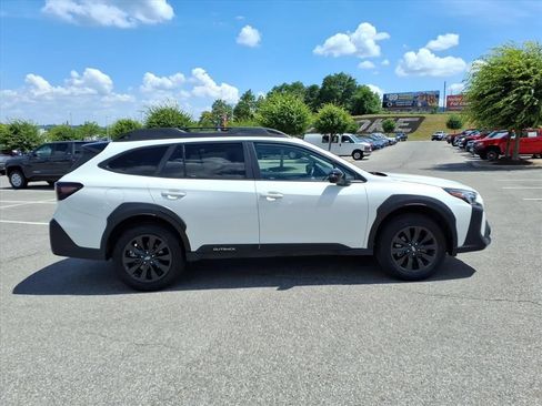 Used 2025 Subaru Outback Onyx Edition AWD/4WD image 3
