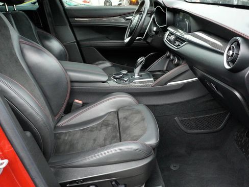 Used 2018 Alfa Romeo Stelvio Quadrifoglio w/ Convenience Package AWD/4WD image 31