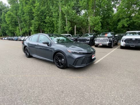 Used 2026 Toyota Camry SE AWD/4WD image 4
