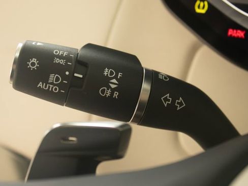 Used 2025 Land Rover Range Rover SE image 14