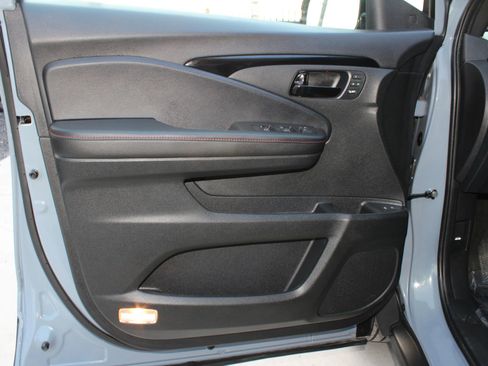 Used 2024 Honda Passport Black Edition image 13