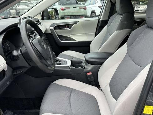 Used 2019 Toyota RAV4 XLE image 16