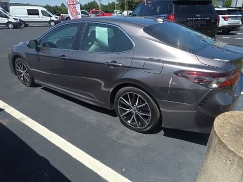 Used 2023 Toyota Camry SE w/ Cold Weather Package FWD image 6