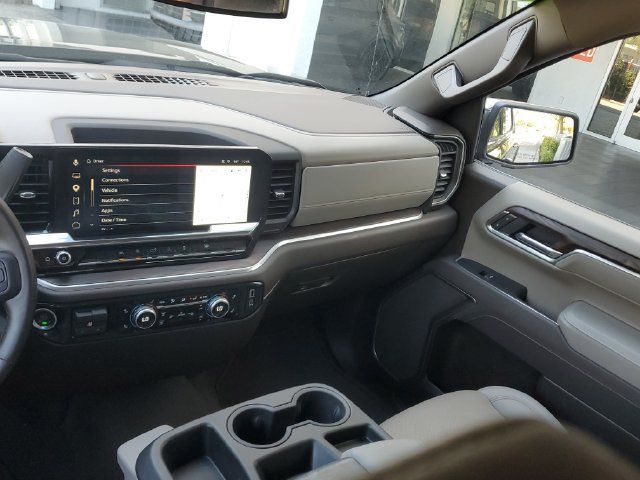 Used 2025 GMC Sierra 1500 SLT AWD/4WD image 16