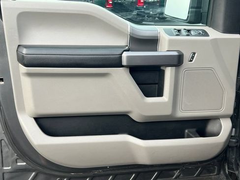 Used 2019 Ford F150 XLT w/ Equipment Group 302A Luxury AWD/4WD image 18