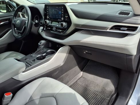 Used 2022 Toyota Highlander XLE FWD image 10