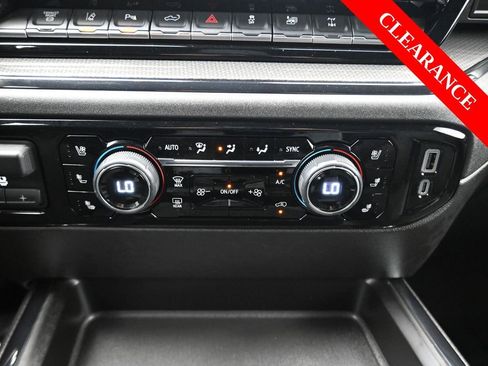 Used 2025 Chevrolet Silverado 2500 ZR2 w/ Technology Package image 28