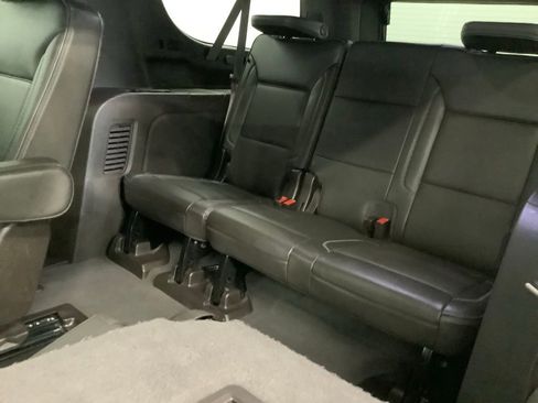 Used 2022 GMC Yukon XL Denali w/ Denali Premium Package AWD/4WD image 7