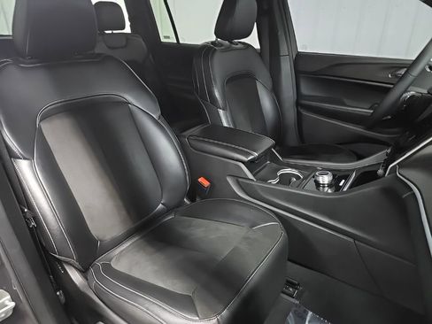 Used 2024 Jeep Grand Cherokee L Laredo image 14