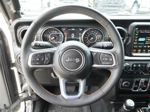 Used 2023 Jeep Gladiator Overland AWD/4WD image 24