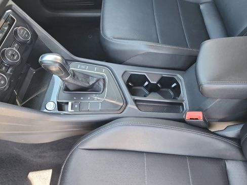 Used 2018 Volkswagen Tiguan SE image 15