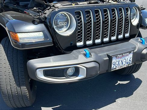 Used 2023 Jeep Wrangler Unlimited Sahara AWD/4WD image 11