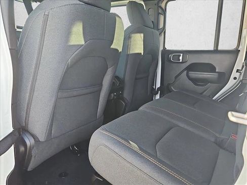 Used 2025 Jeep Wrangler Sport S image 19