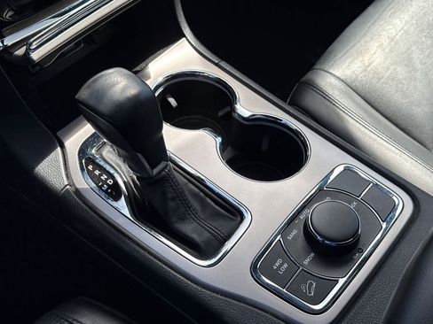 Used 2021 Jeep Grand Cherokee Limited w/ Sun & Sound Group image 36