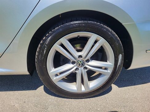 Used 2012 Volkswagen Passat 3.6 SEL Premium FWD image 29