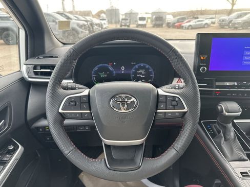 Used 2025 Toyota Sienna XSE image 13