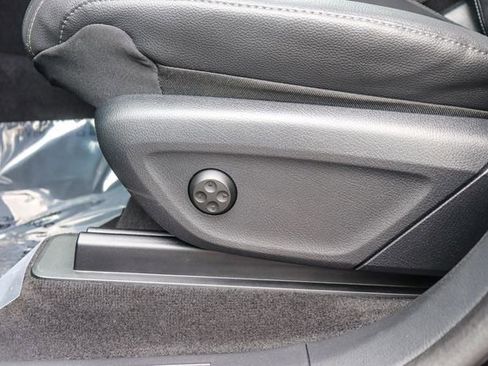 Used 2025 Mercedes-Benz GLE 450e 4MATIC image 27