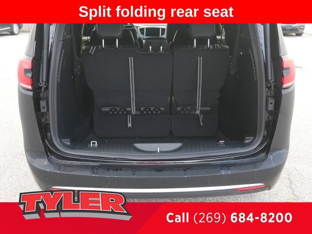 New 2027 Chrysler Pacifica Select FWD image 16